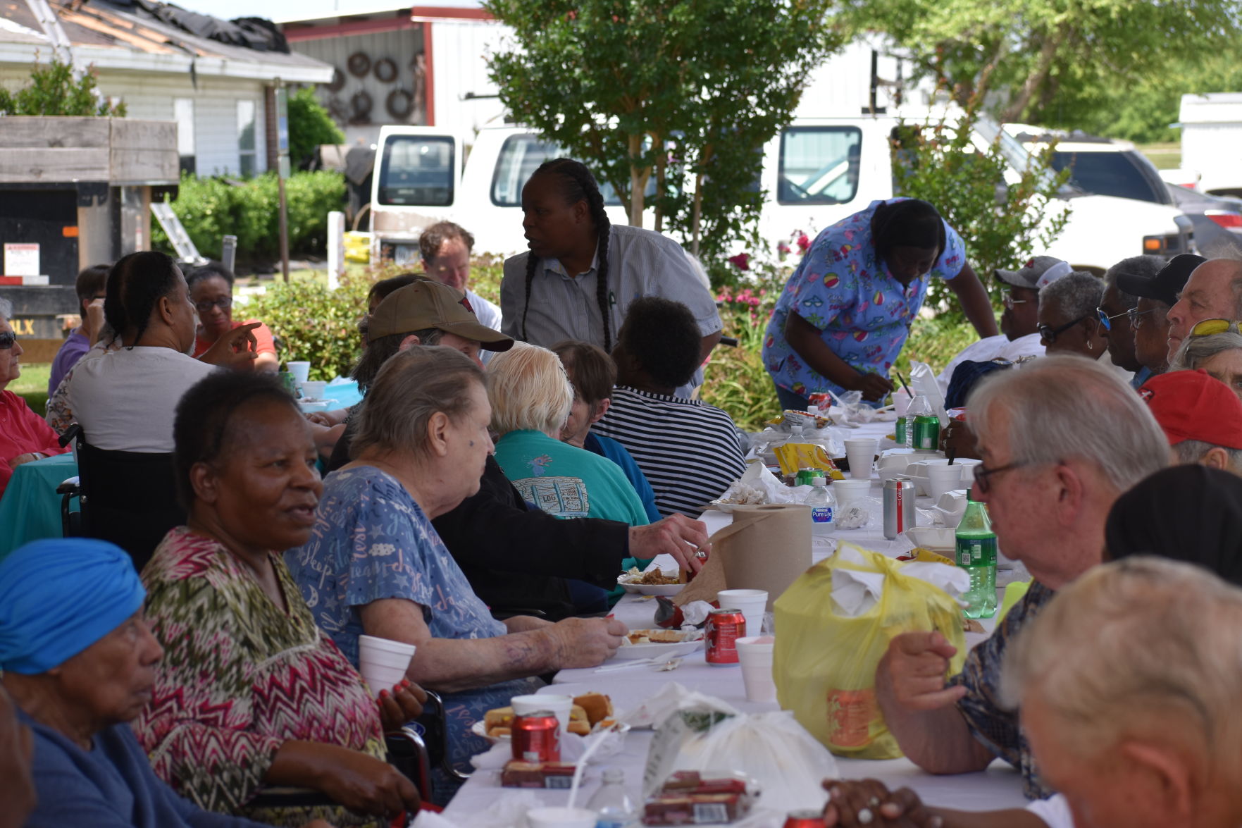 Community comes out for cookout